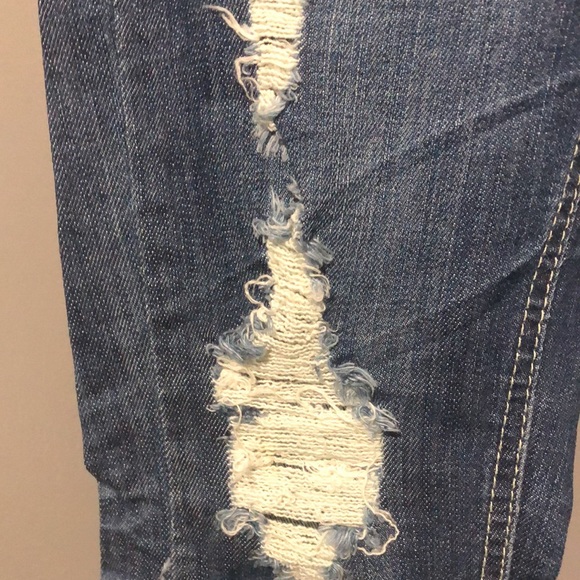 Distressed crop capri jeans - Picture 2 of 9